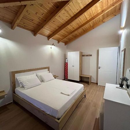 סרנדה Amazing Familiar Apartments And Rooms מראה חיצוני תמונה