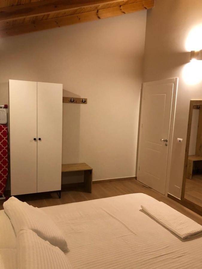 סרנדה Amazing Familiar Apartments And Rooms מראה חיצוני תמונה
