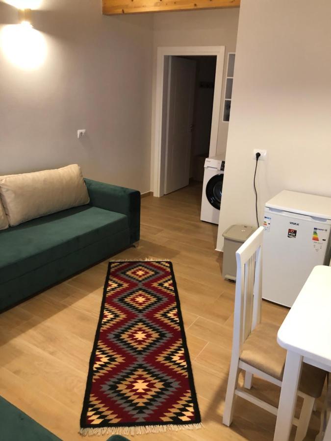 סרנדה Amazing Familiar Apartments And Rooms מראה חיצוני תמונה