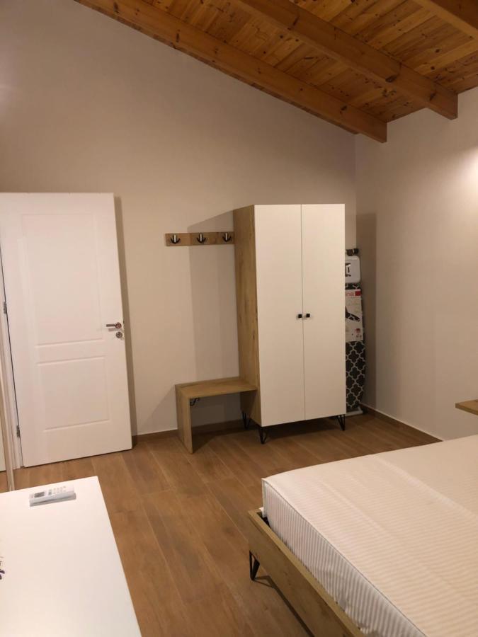 סרנדה Amazing Familiar Apartments And Rooms מראה חיצוני תמונה