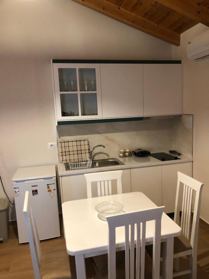 סרנדה Amazing Familiar Apartments And Rooms מראה חיצוני תמונה