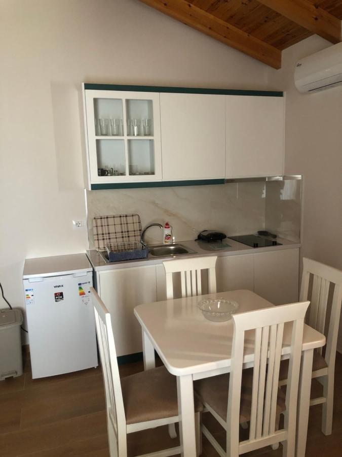 סרנדה Amazing Familiar Apartments And Rooms מראה חיצוני תמונה