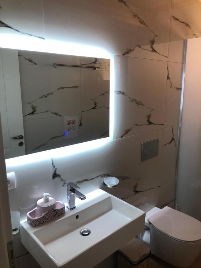 סרנדה Amazing Familiar Apartments And Rooms מראה חיצוני תמונה
