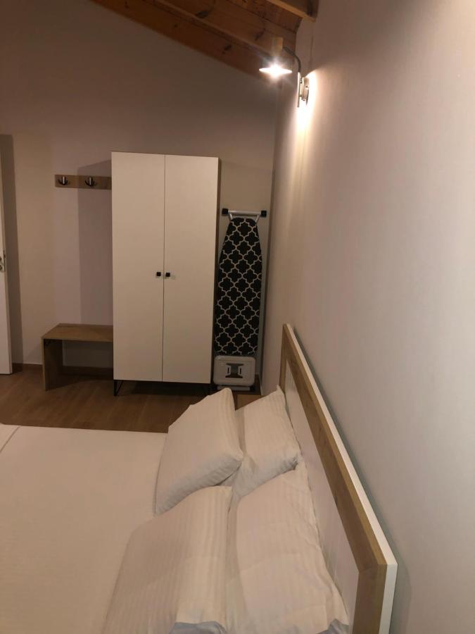 סרנדה Amazing Familiar Apartments And Rooms מראה חיצוני תמונה