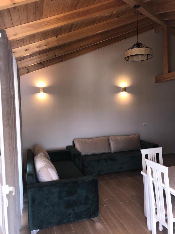 סרנדה Amazing Familiar Apartments And Rooms מראה חיצוני תמונה