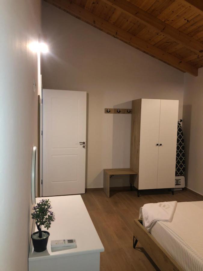 סרנדה Amazing Familiar Apartments And Rooms מראה חיצוני תמונה