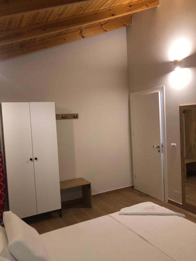 סרנדה Amazing Familiar Apartments And Rooms מראה חיצוני תמונה