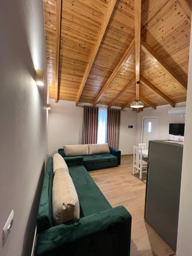 סרנדה Amazing Familiar Apartments And Rooms מראה חיצוני תמונה