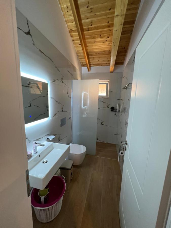 סרנדה Amazing Familiar Apartments And Rooms מראה חיצוני תמונה