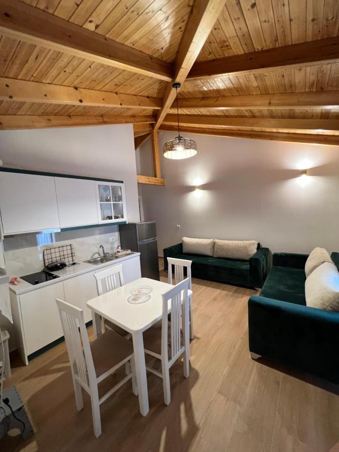 סרנדה Amazing Familiar Apartments And Rooms מראה חיצוני תמונה