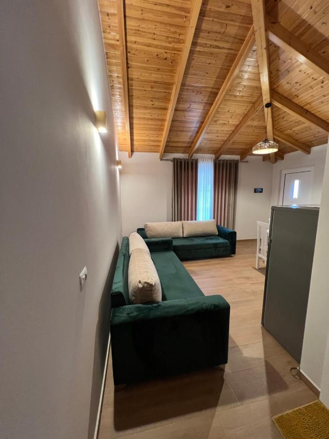 סרנדה Amazing Familiar Apartments And Rooms מראה חיצוני תמונה