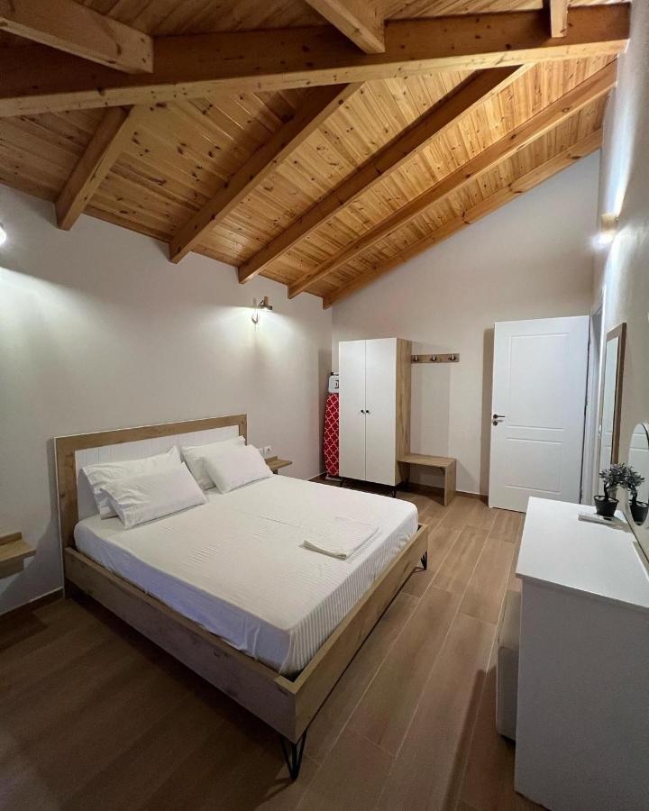 סרנדה Amazing Familiar Apartments And Rooms מראה חיצוני תמונה