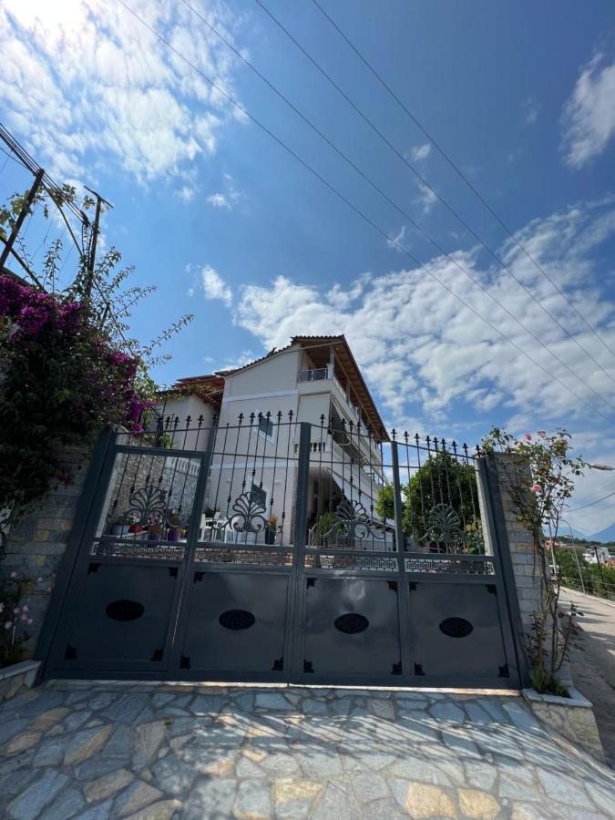סרנדה Amazing Familiar Apartments And Rooms מראה חיצוני תמונה