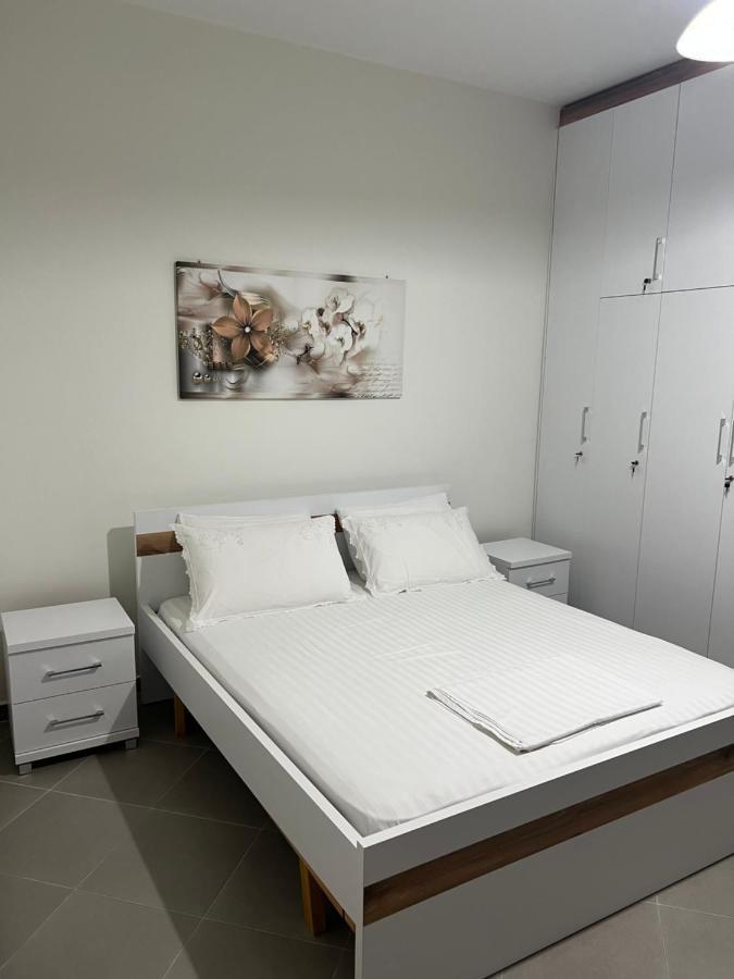 סרנדה Amazing Familiar Apartments And Rooms מראה חיצוני תמונה