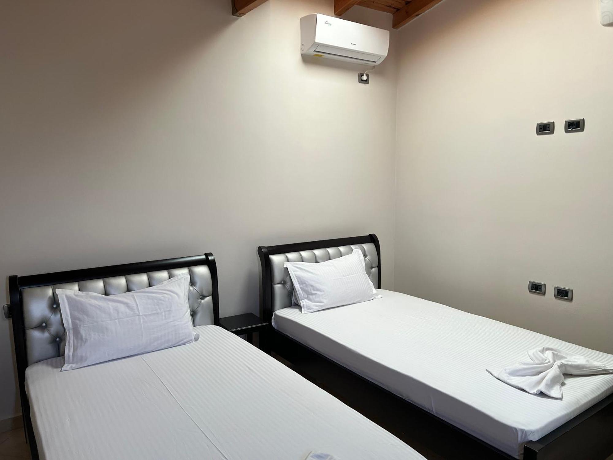 סרנדה Amazing Familiar Apartments And Rooms מראה חיצוני תמונה