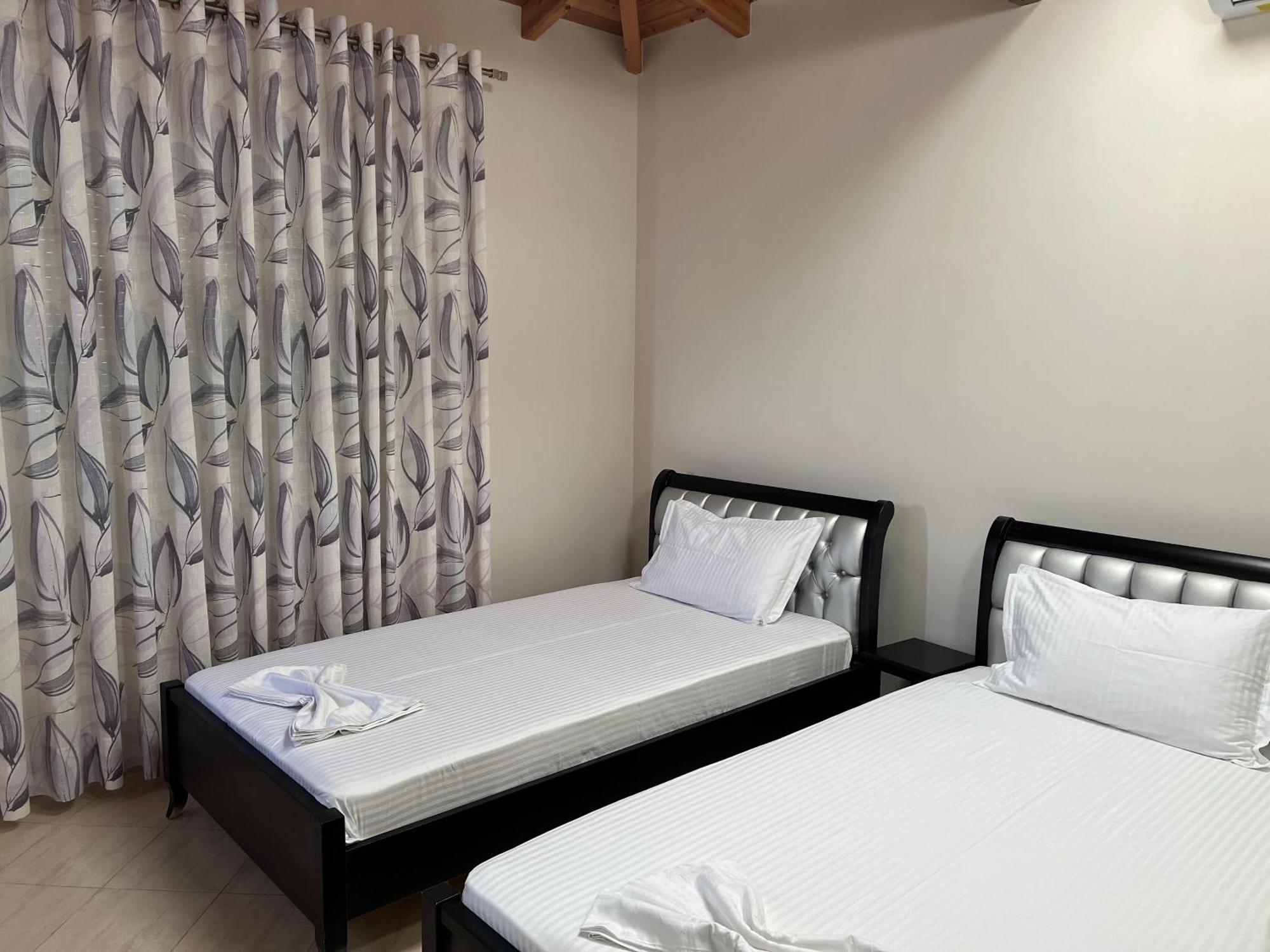 סרנדה Amazing Familiar Apartments And Rooms מראה חיצוני תמונה