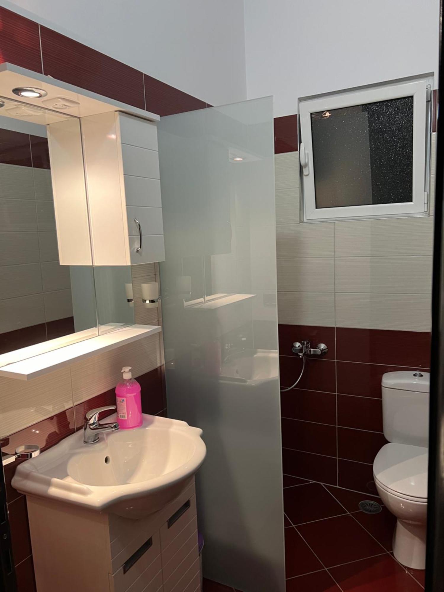 סרנדה Amazing Familiar Apartments And Rooms מראה חיצוני תמונה