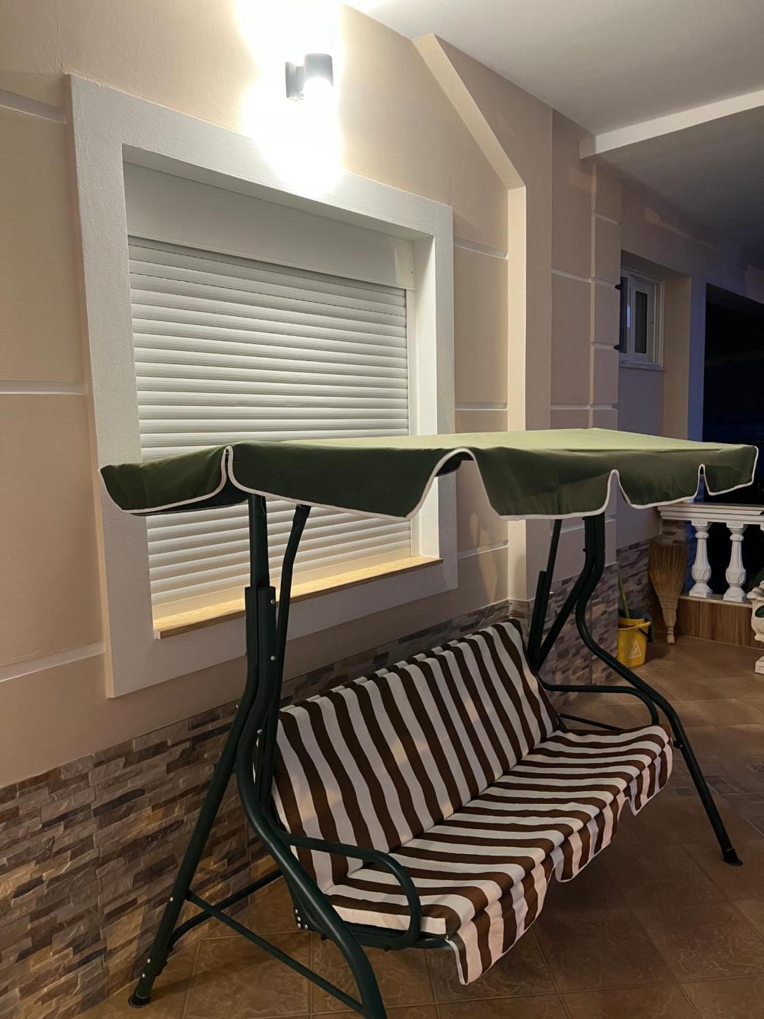 סרנדה Amazing Familiar Apartments And Rooms מראה חיצוני תמונה