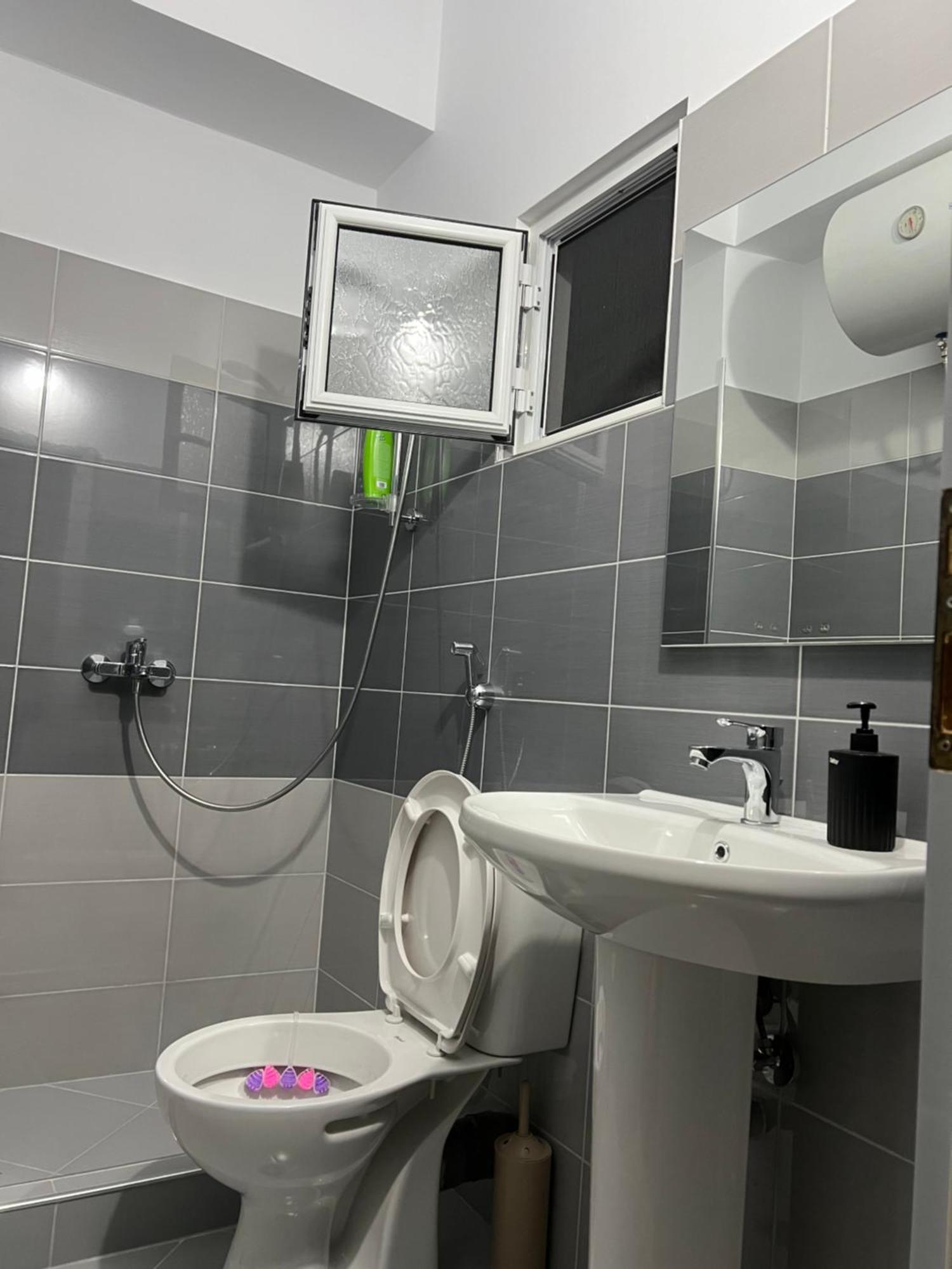 סרנדה Amazing Familiar Apartments And Rooms מראה חיצוני תמונה