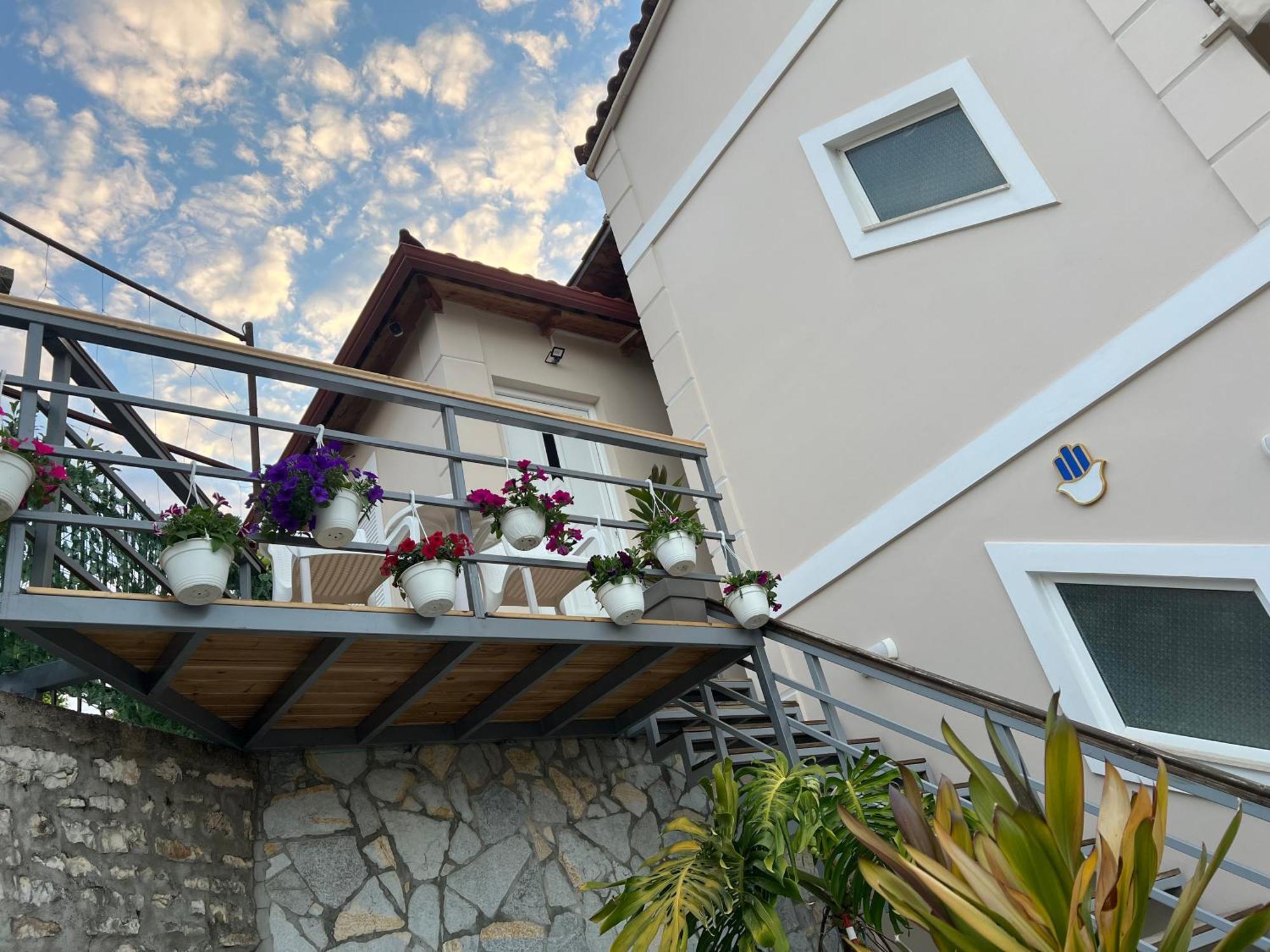 סרנדה Amazing Familiar Apartments And Rooms מראה חיצוני תמונה